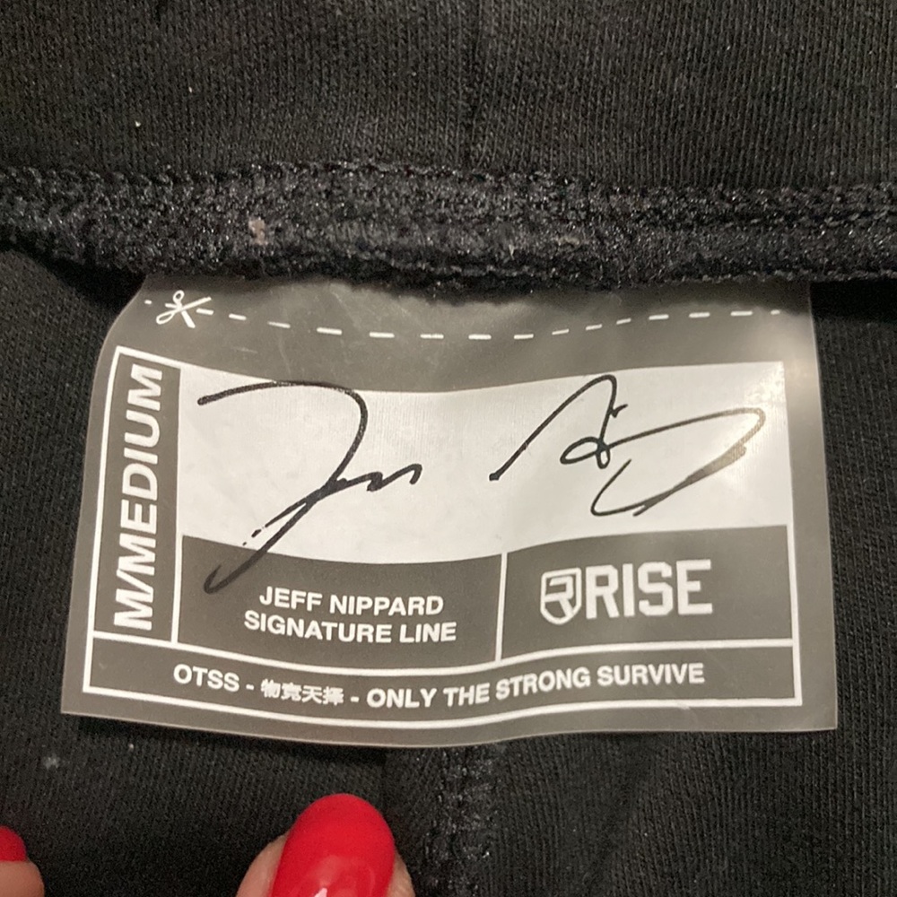 Rise Shorts - Picture 3 of 4